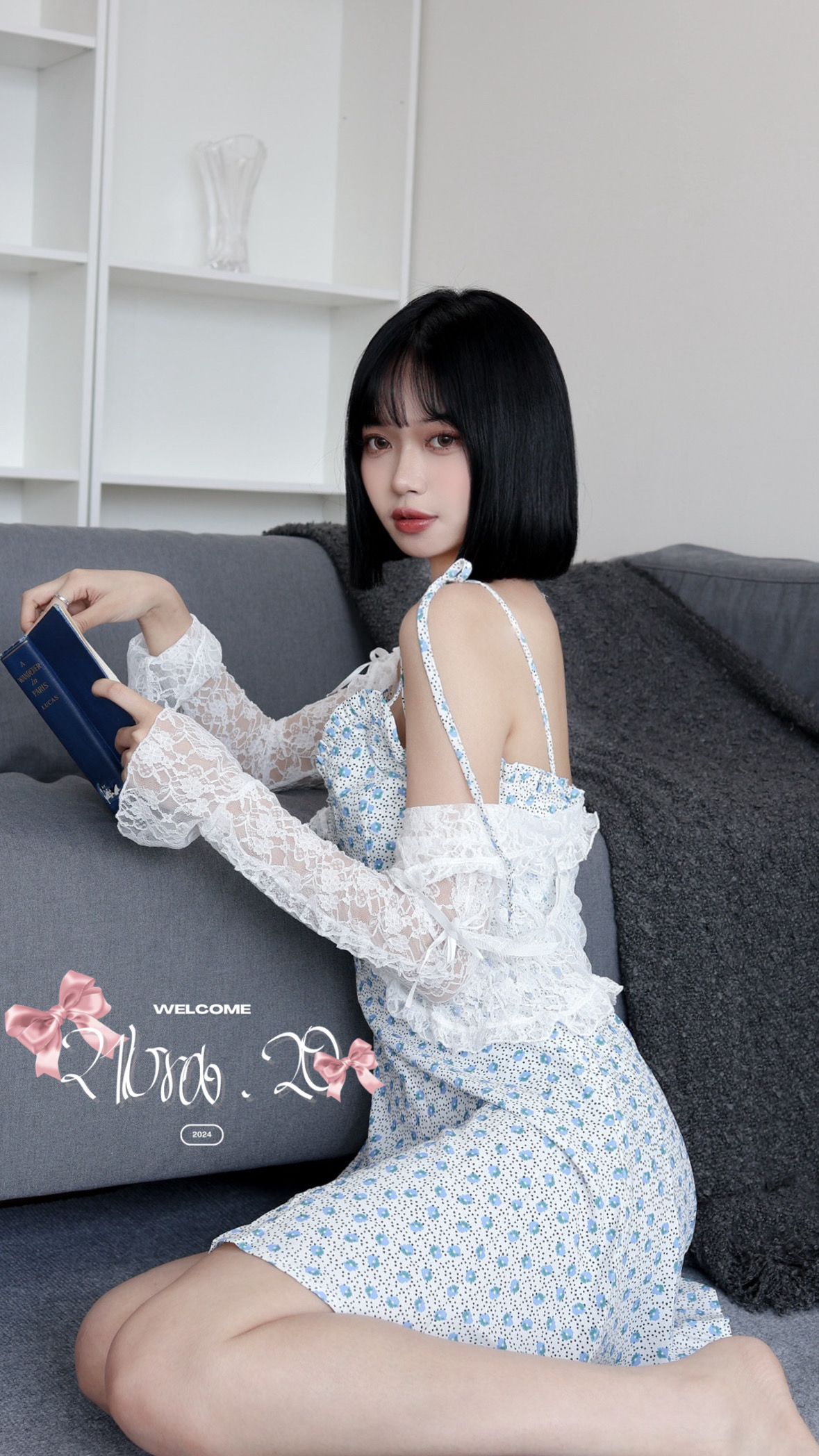 碎花露背吊帶裙