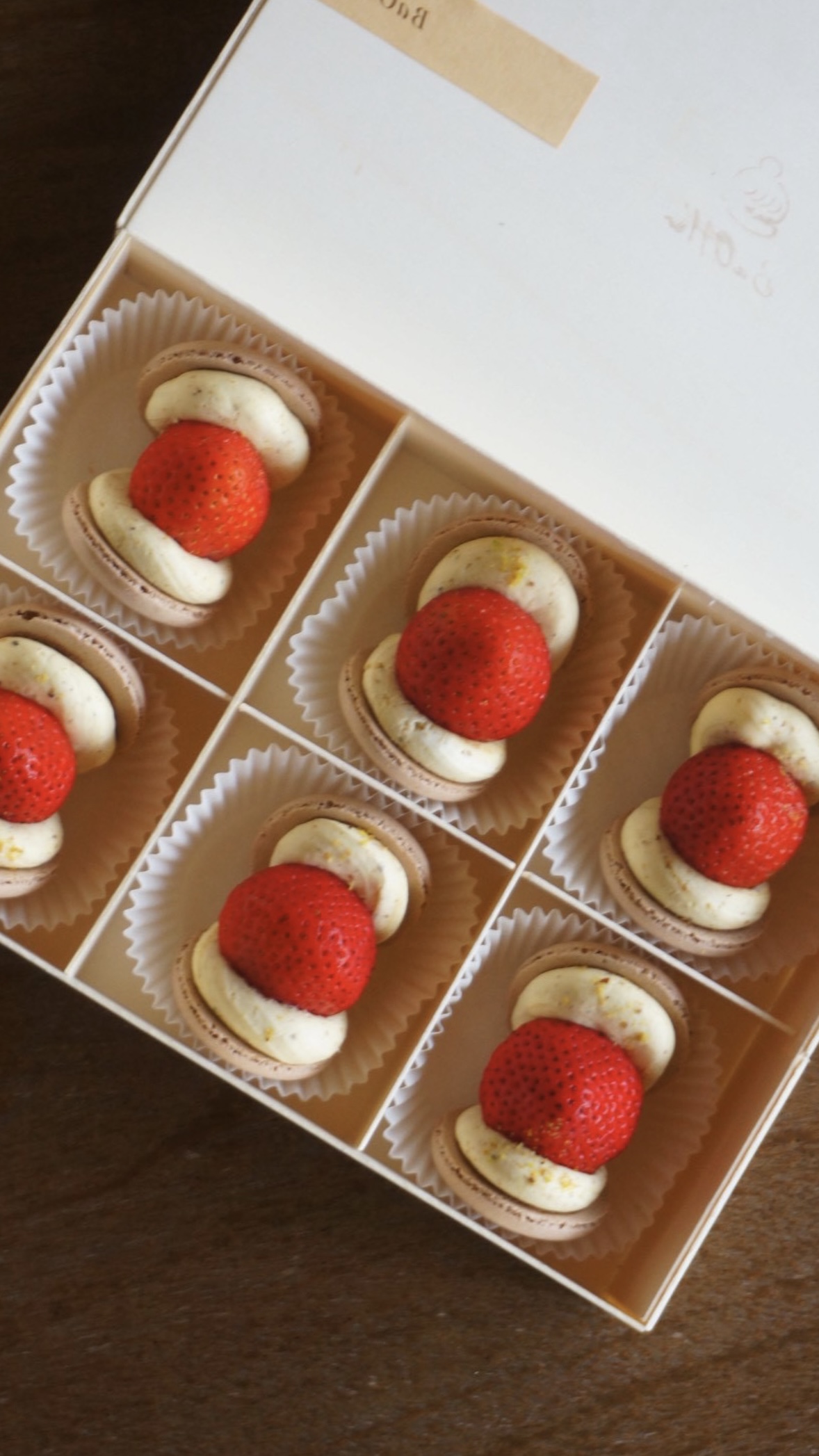 草莓季限定｜期間限定草莓開心果奶油馬卡龍｜