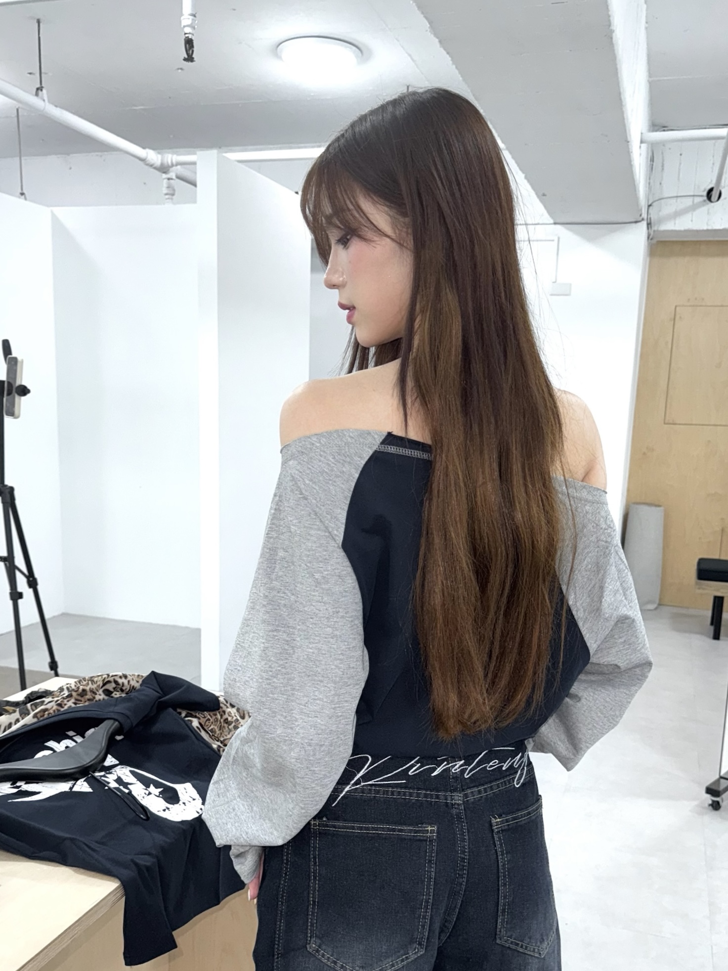 #T0903美式復古撞色字母斜肩上衣